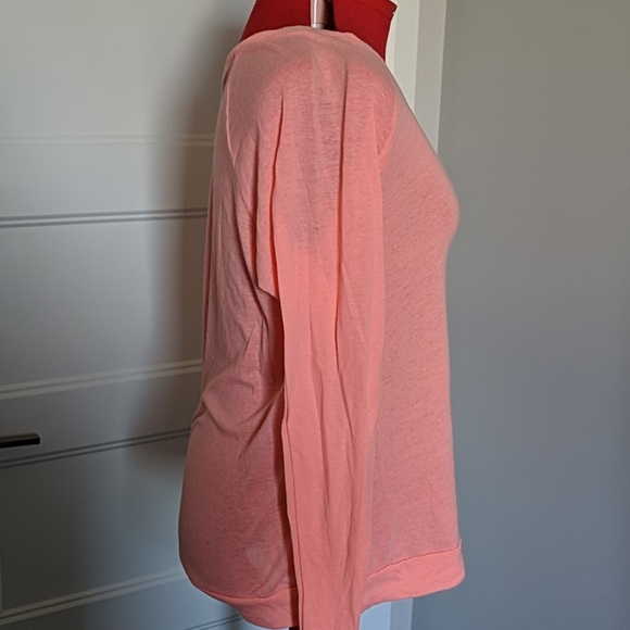 Maurice's orange shirt - Picture 3 of 4